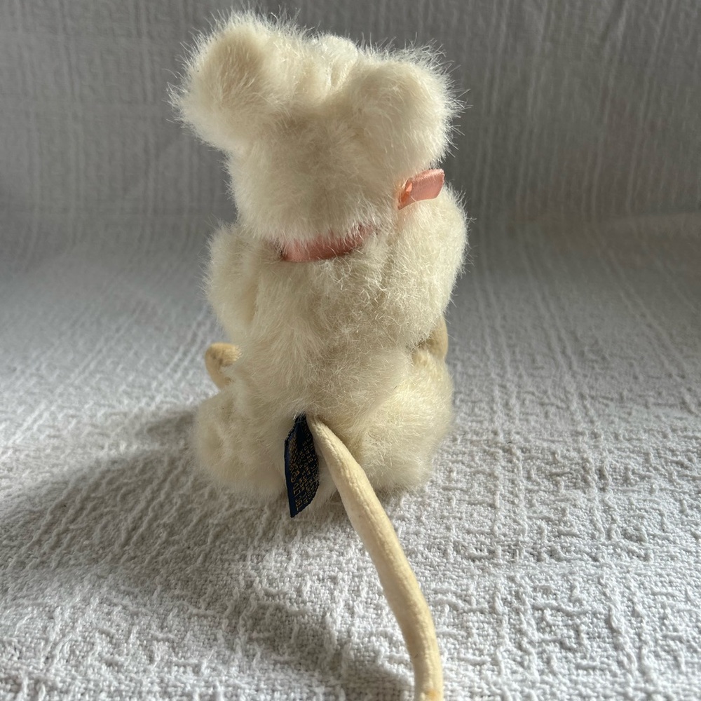 Vintage Brie the White Mouse Plush by Boyd’s Bears - Picture 4 of 6